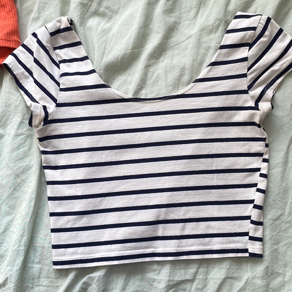 Charlotte Russe Tops - Scoop neck stripped crop top